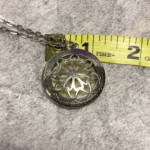 Pe Lo Ha Silver Essential Oil Diffuser Pendant Necklace Aromatherapy - Picture 9 of 11